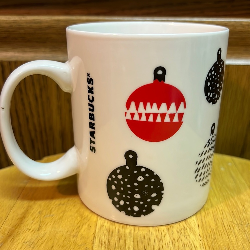 12 fl oz 2016 Starbucks Black and Red Ornament Christmas Mug